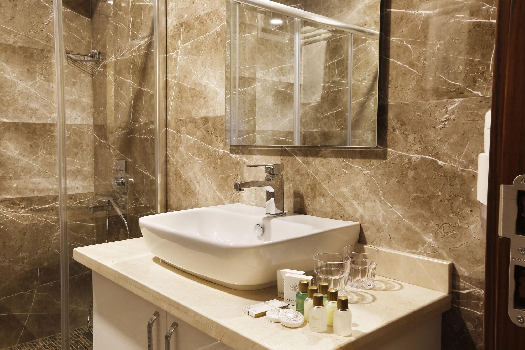 The White Orient Hotel Истанбул Екстериор снимка